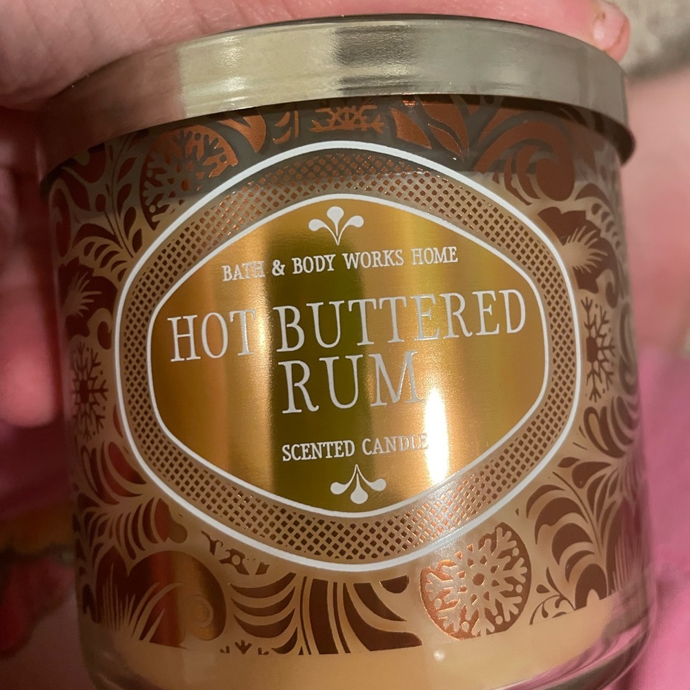 Bath & body hot butter rum candle